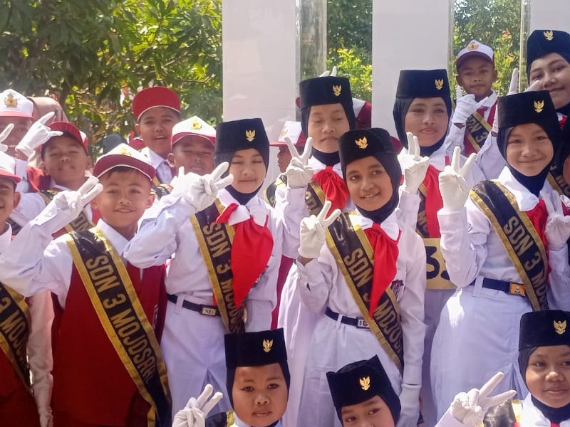 LOMBA GERAK JALAN